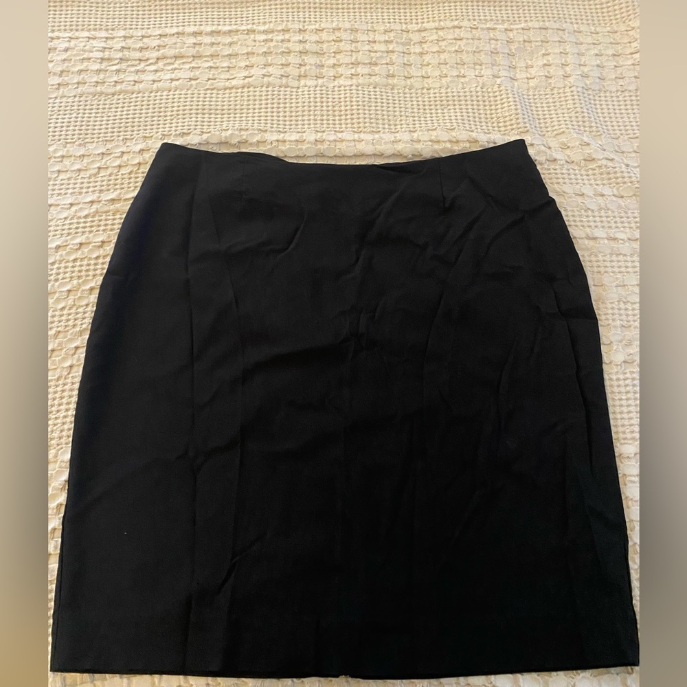 Avenue zip back skirt
